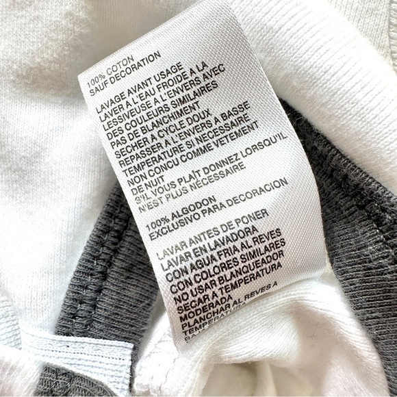 ⭐️ 5 for $25 Set of 2 Baby Onesies Size 6-9 Months - Picture 7 of 9